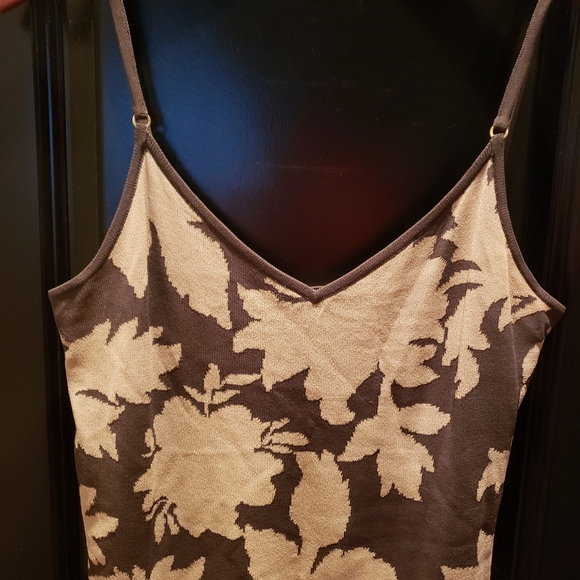 Tank Tops - Picture 2 of 4